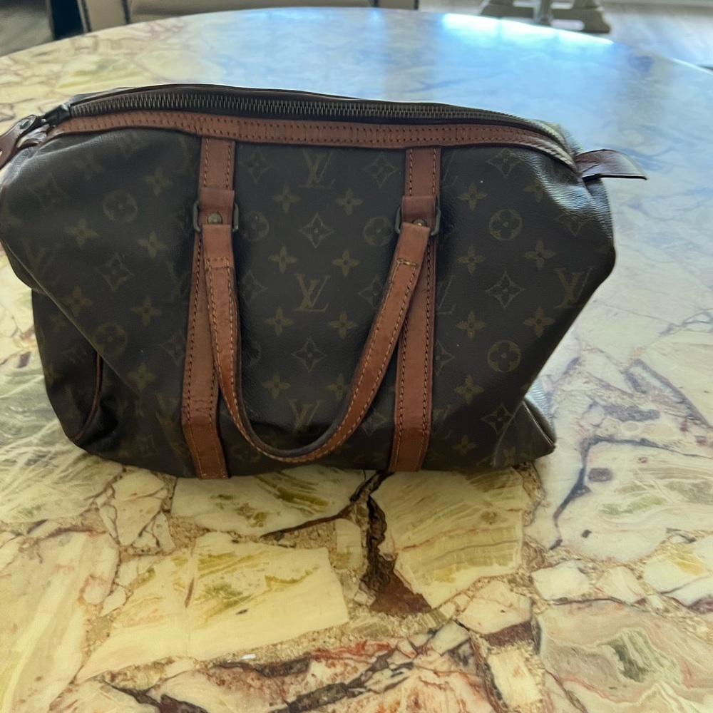 Vintage sac souple. Top handle bag. Good vintage condition.